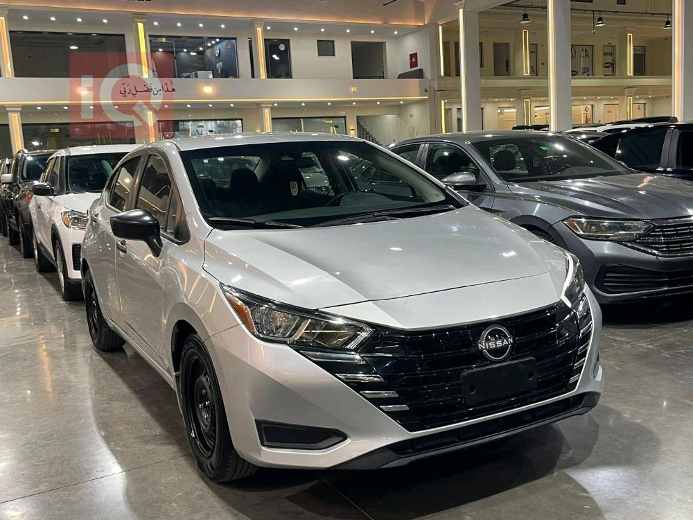 نيسان فيرسا